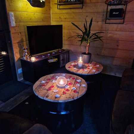 Sorigny Chalet Industriel Avec Filet Et Spa מראה חיצוני תמונה
