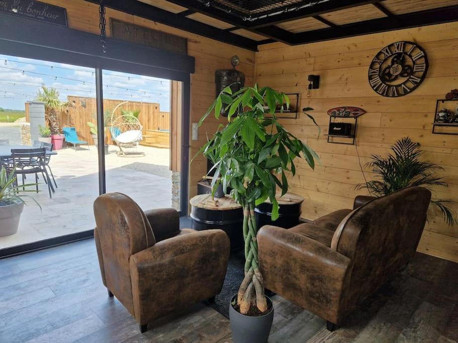 Sorigny Chalet Industriel Avec Filet Et Spa מראה חיצוני תמונה
