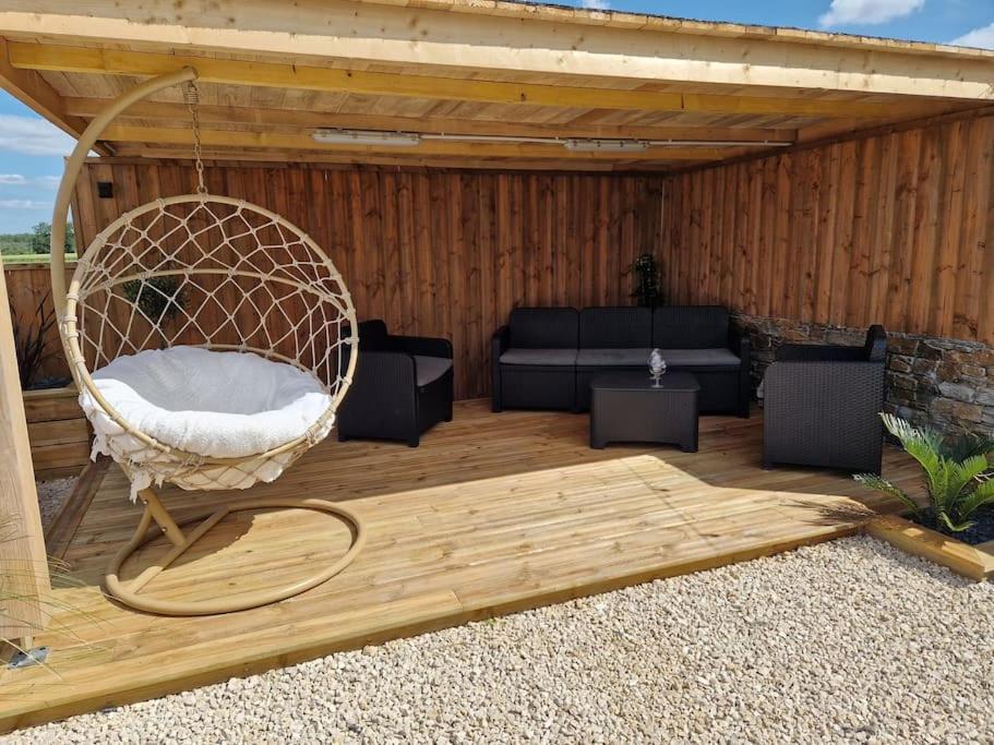 Sorigny Chalet Industriel Avec Filet Et Spa מראה חיצוני תמונה