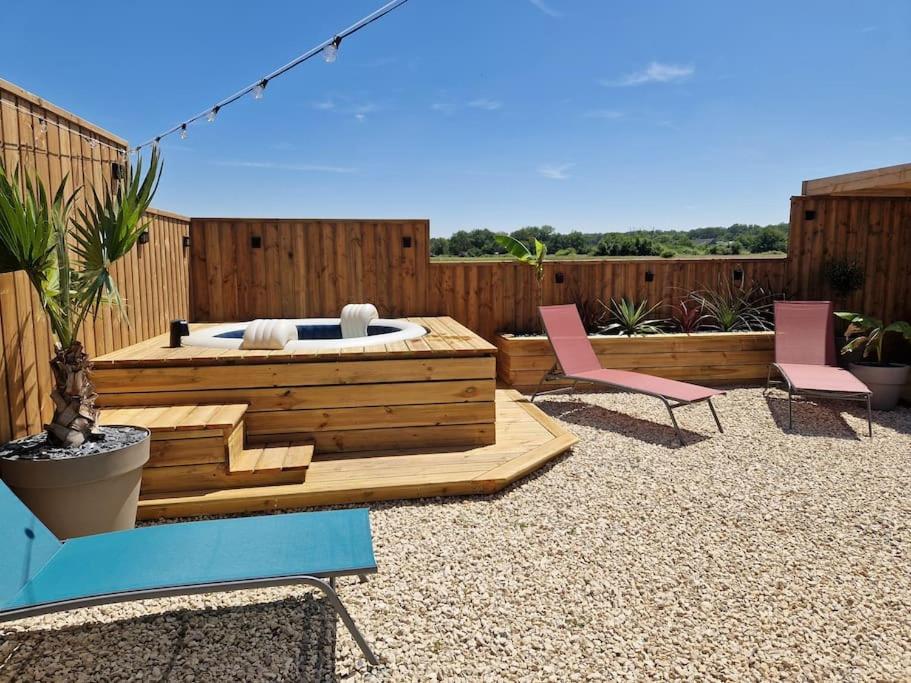 Sorigny Chalet Industriel Avec Filet Et Spa מראה חיצוני תמונה