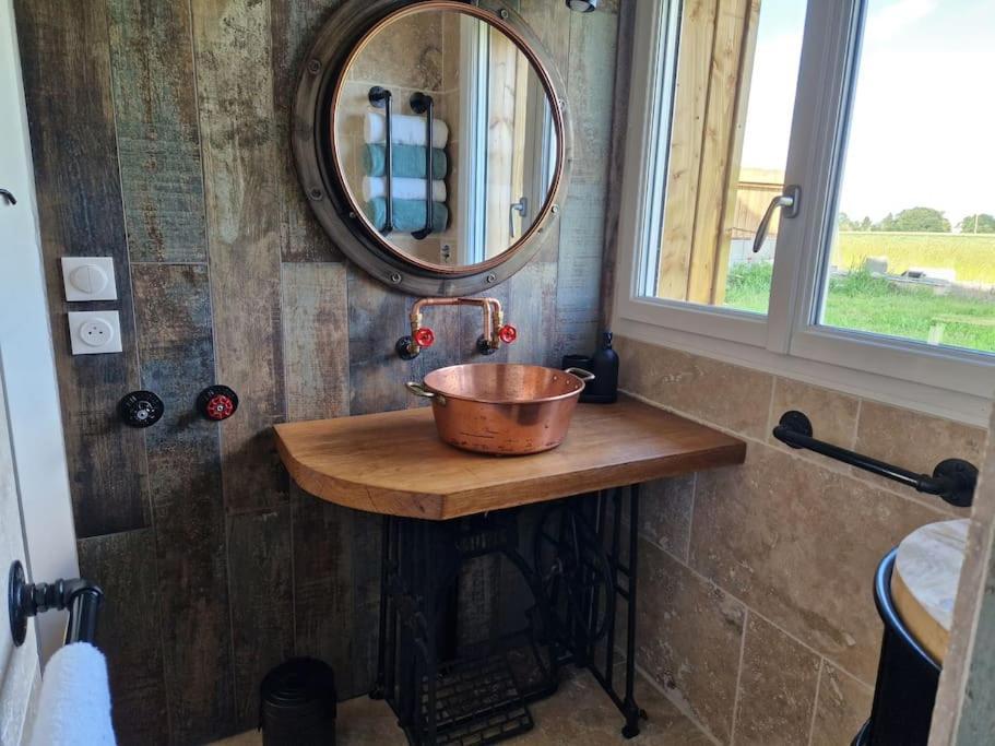 Sorigny Chalet Industriel Avec Filet Et Spa מראה חיצוני תמונה