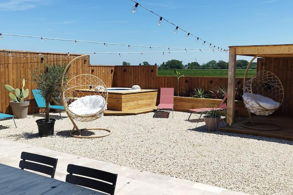 Sorigny Chalet Industriel Avec Filet Et Spa מראה חיצוני תמונה