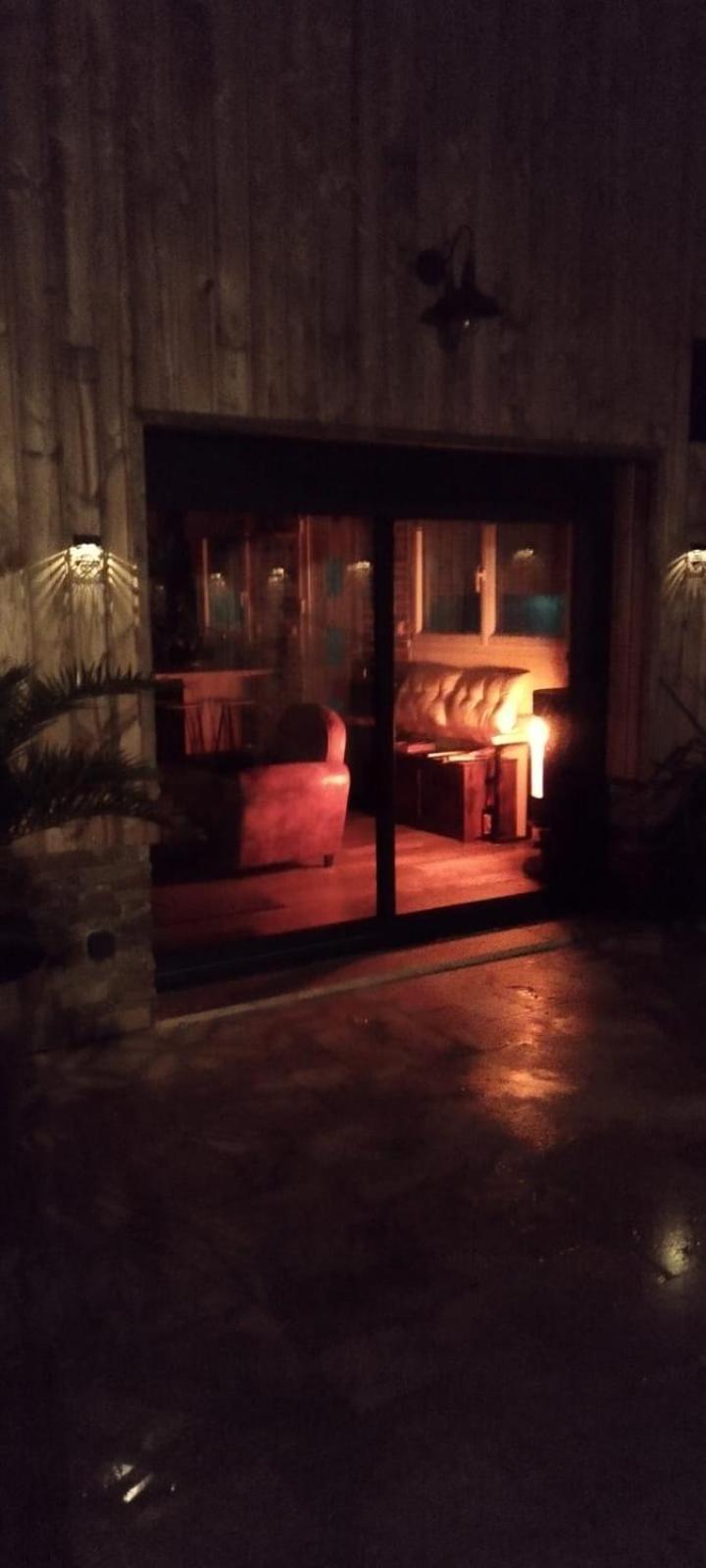 Sorigny Chalet Industriel Avec Filet Et Spa מראה חיצוני תמונה